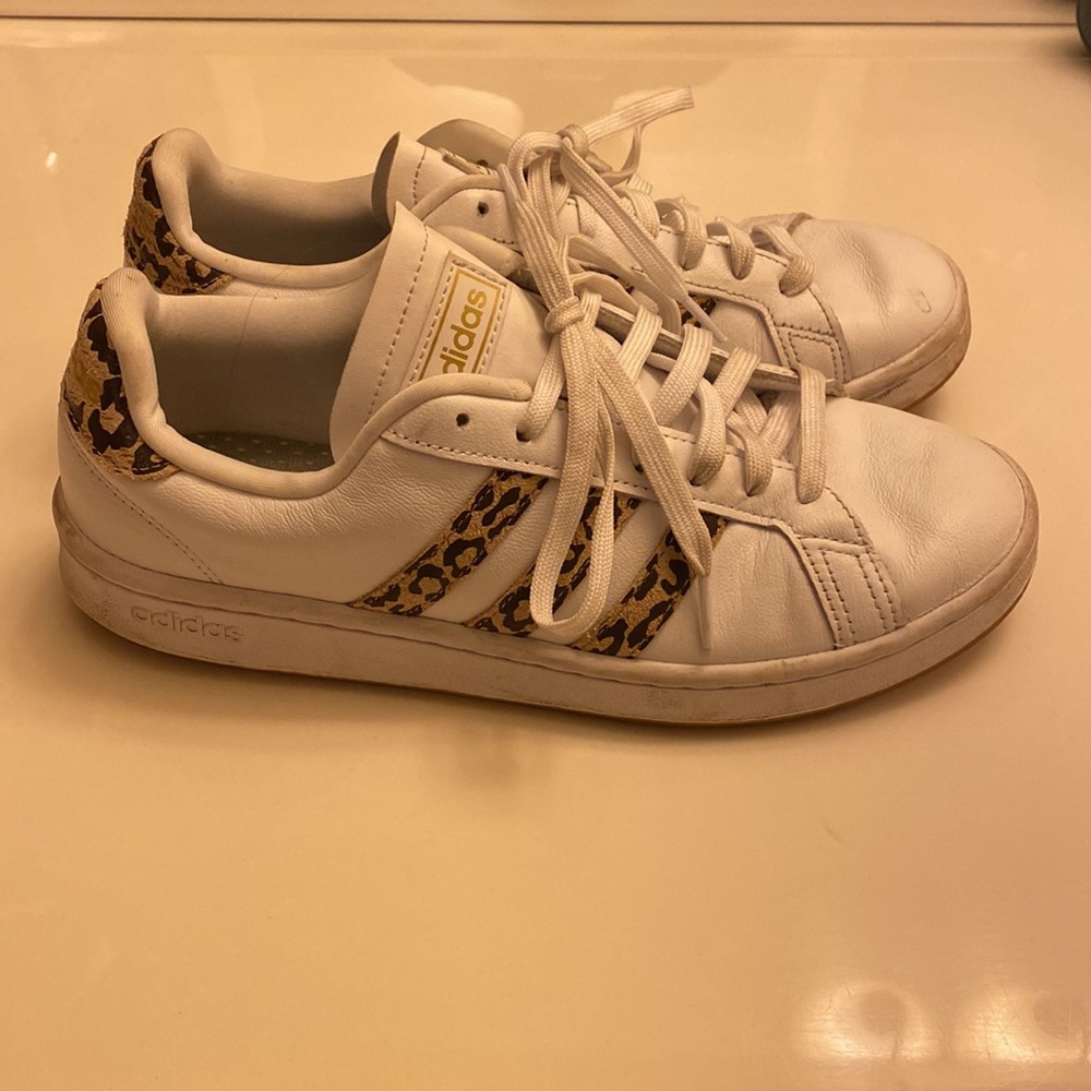Adidas woman’s Cloudfoam Comfort Athletic Shoes with Cheetah stripe size 8.5 - Picture 4 of 9